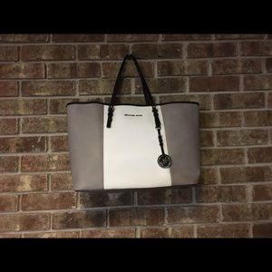 Micheal Kors pearl gray and white leather purse.